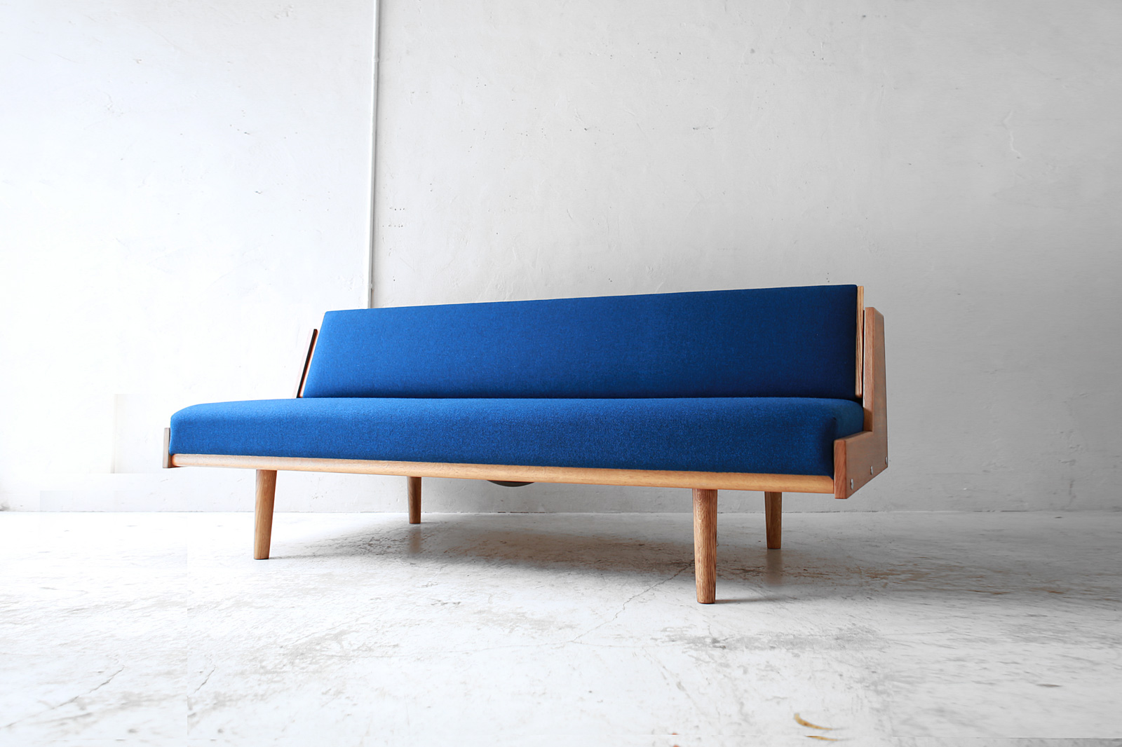 Daybed Sofa ” GE258 ” Vintage Oak by Hans.J.Wegner | phono | 金沢 