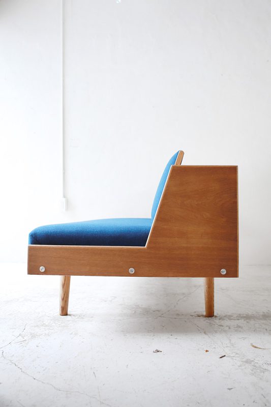 北欧ヴィンテージ家具のHans Wegner（ハンス・ウェグナー）デザインによるオーク材デイベッドソファ GE258