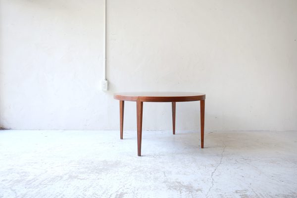 北欧ヴィンテージ家具のSeverin Hansenデザインによるローズウッド材コーヒーテーブル