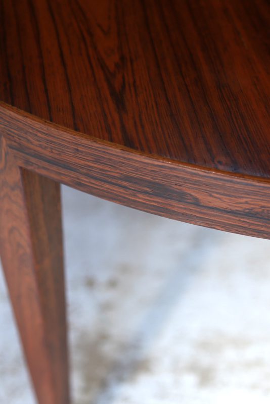 北欧ヴィンテージ家具のSeverin Hansenデザインによるローズウッド材コーヒーテーブル