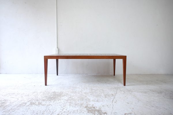 北欧ヴィンテージ家具のPoul Hundevadデザインによるローズウッド材ネストテーブル
