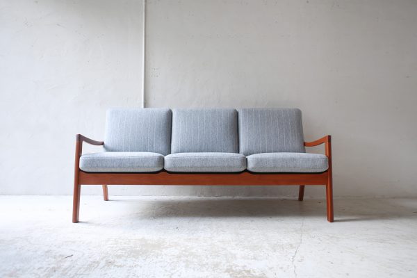 北欧ヴィンテージ家具のOle Wanscher （オーレ・ヴァンシャー）デザインによる3人掛けソファ