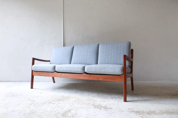 北欧ヴィンテージ家具のOle Wanscher （オーレ・ヴァンシャー）デザインによる3人掛けソファ