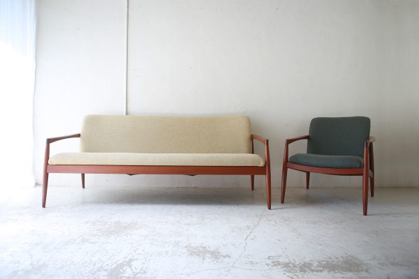 ドイツ北欧ヴィンテージ家具のGoldfeder社によるチーク材3人掛けソファ