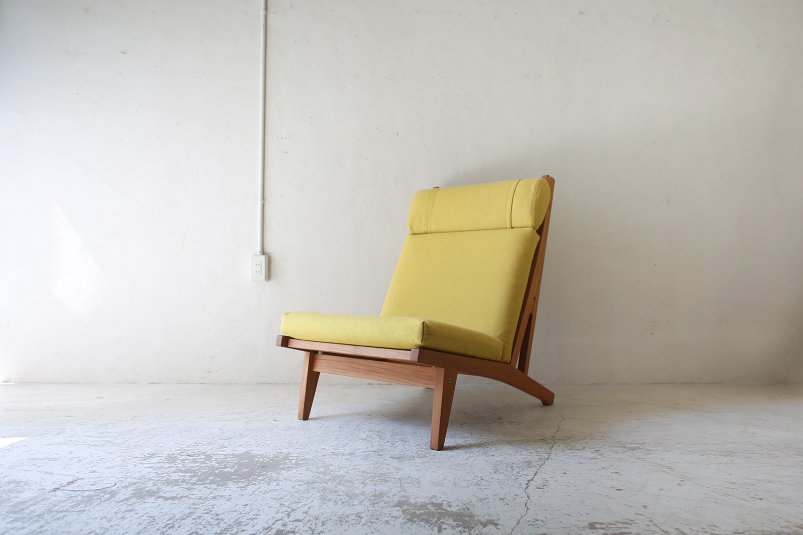 北欧ヴィンテージ家具のHans Wegner（ハンス・ウェグナー）デザインによるオーク材ハイバックチェア GE375