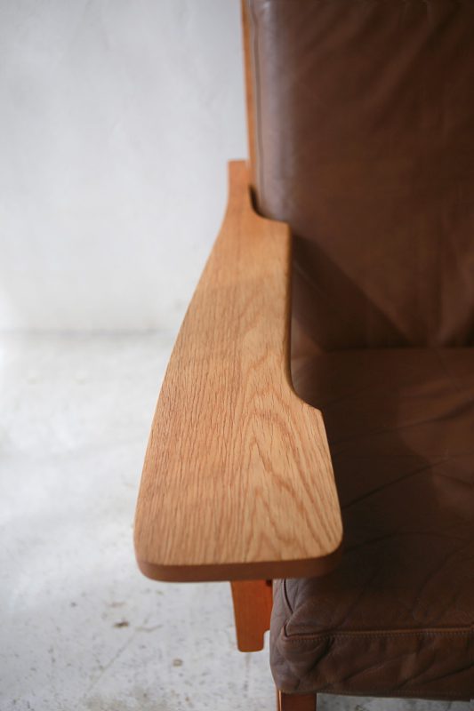 北欧ヴィンテージ家具のHans Wegner（ハンス・ウェグナー）デザインによるオーク材ソファ GE370