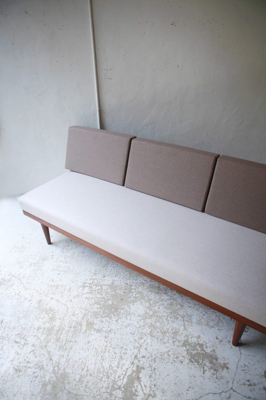 北欧ヴィンテージ家具の Ingmar Relling デザインによるチーク材デイベッドソファ