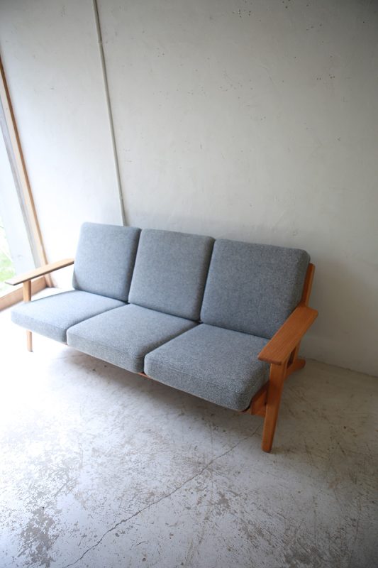 北欧ヴィンテージ家具のHans Wegner（ハンス・ウェグナー）デザインによるオーク材ソファ GE290