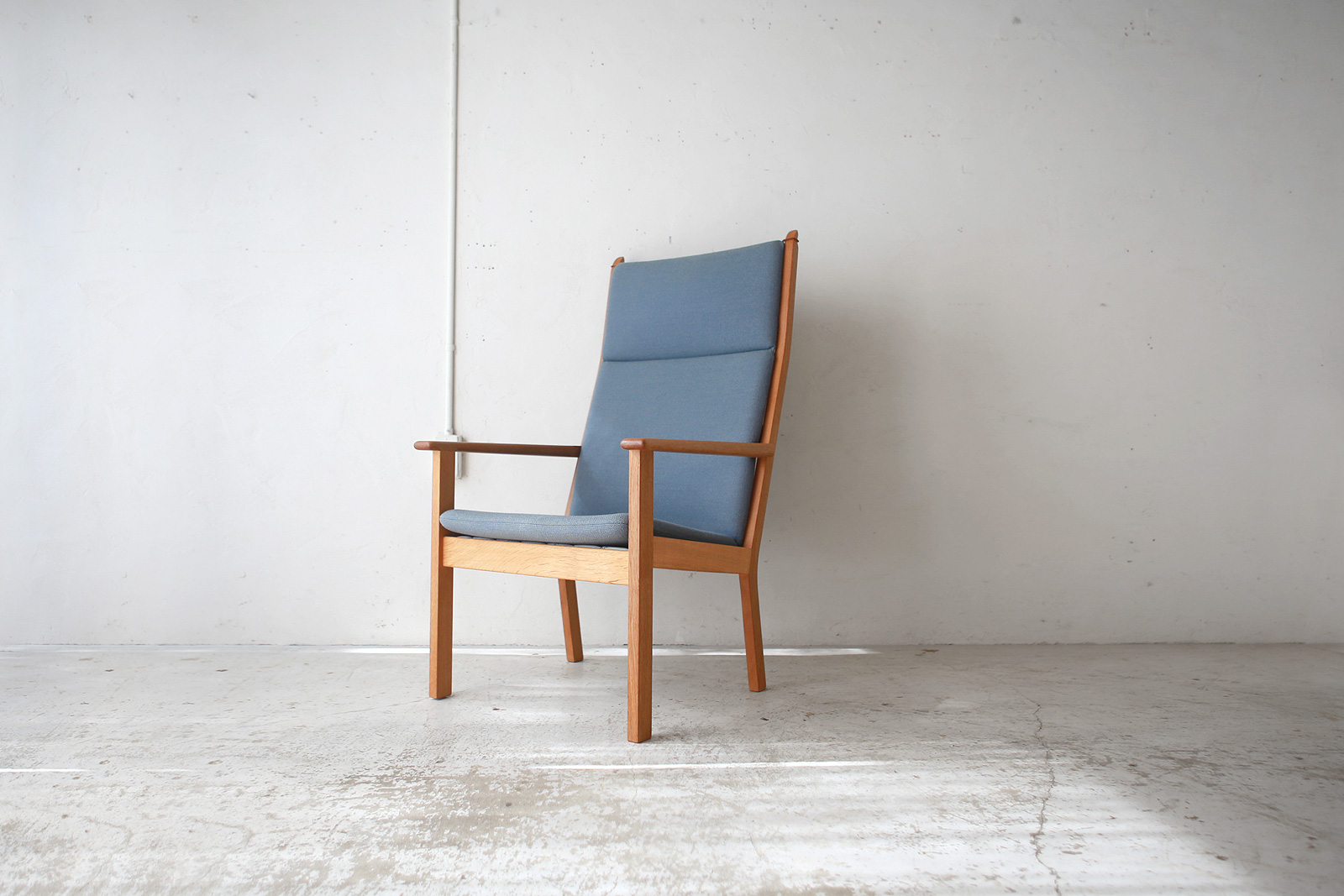 北欧ヴィンテージ家具 デンマークのHans Wegner (ウェグナー）デザインのオーク材 ハイバックチェア GE284