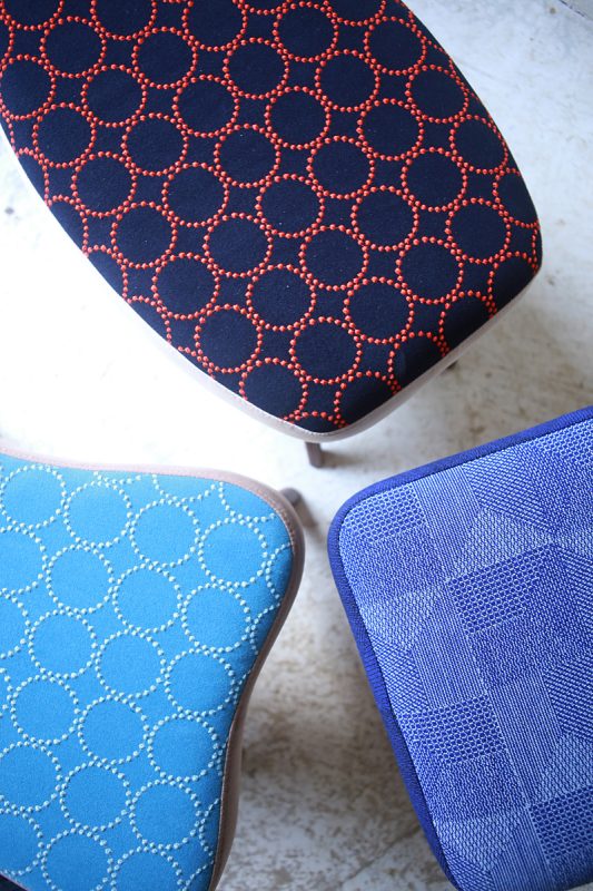 北欧ヴィンテージ家具 デンマーク製のチーク材フットスツール（オットマン）、生地はmina perphonenのタンバリン　dop