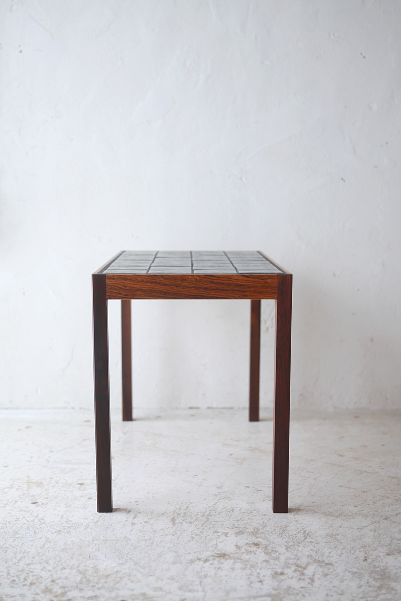 北欧ヴィンテージ家具のデンマーク製ローズウッド タイルテーブル