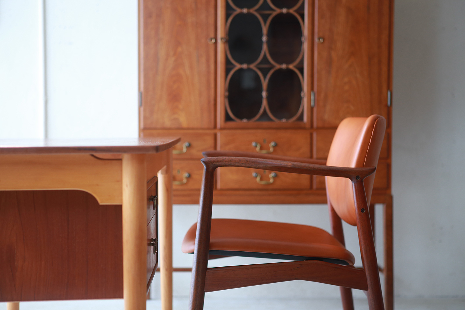 北欧ヴィンテージ家具のErik buch (エリック・バック）デザインによるチーク材本革アームチェア「Model67」