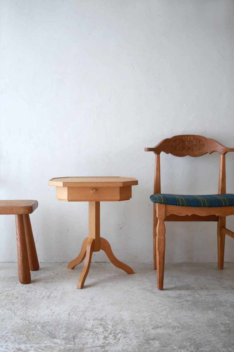 北欧ヴィンテージ家具　デンマークのオーク材サイドテーブル
