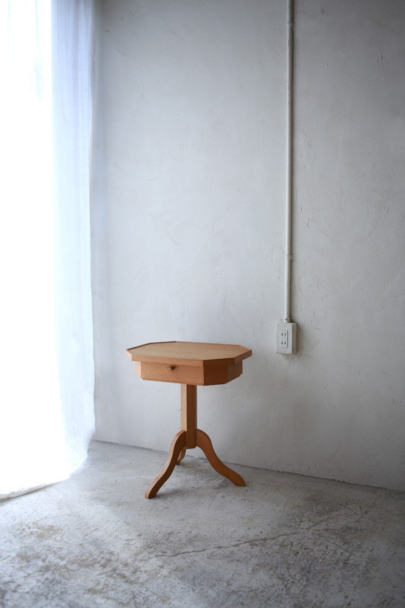 北欧ヴィンテージ家具　デンマークのオーク材サイドテーブル