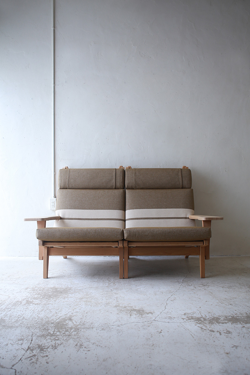 北欧ヴィンテージ家具 デンマークのHans Wegner (ハンス・ウェグナー）デザインの3シーターソファ「GE375」