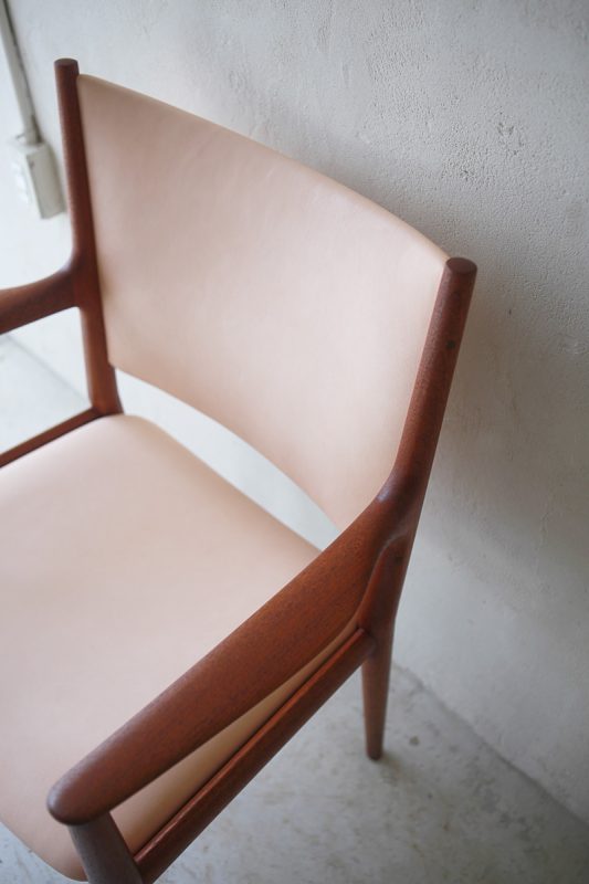 北欧ヴィンテージ家具 デンマークのHans Wegner (ハンス・ウェグナー）デザインのJohannes Hansen(ヨハネス・ハンセン）社製アームチェア「JH513」