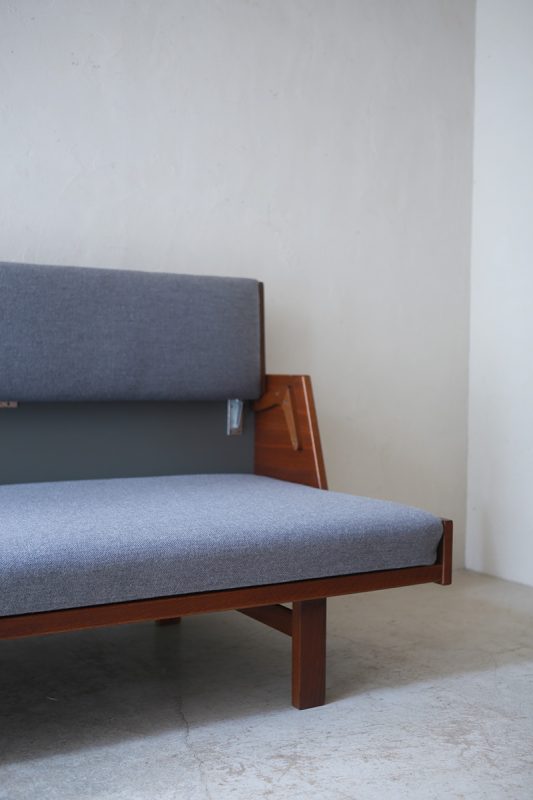 北欧ヴィンテージ家具のHans Wegner（ハンス・ウェグナー）デザインによるGETAMA社デイベッドソファ GE258