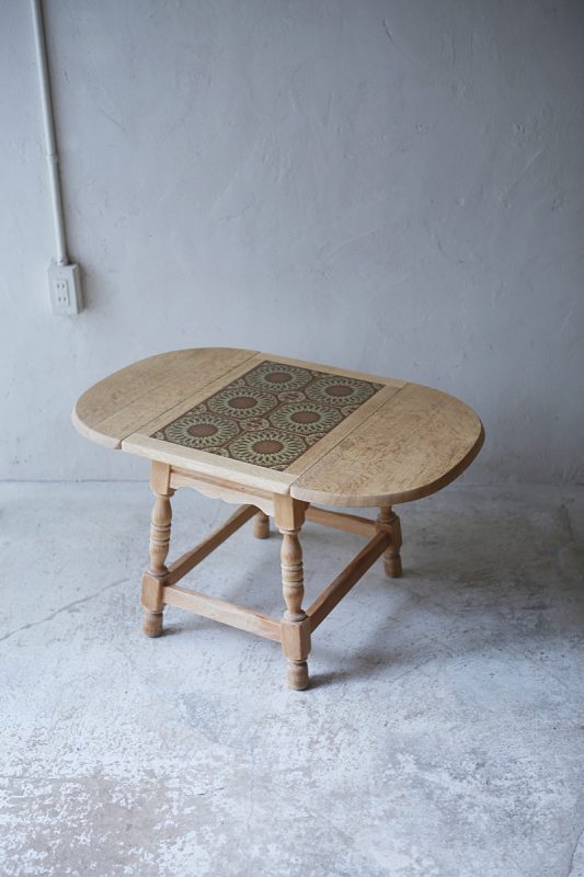 北欧ヴィンテージ家具 ／デンマーク製オーク材バタフライタイルテーブル