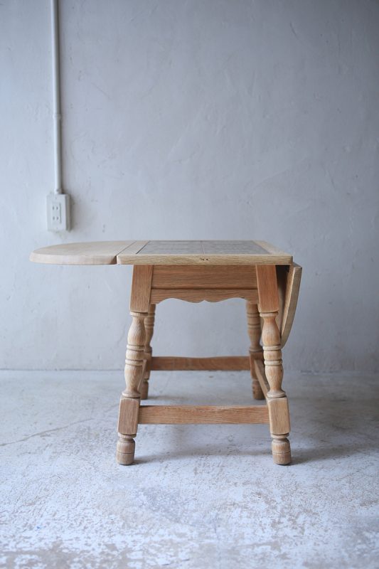 北欧ヴィンテージ家具 ／デンマーク製オーク材バタフライタイルテーブル