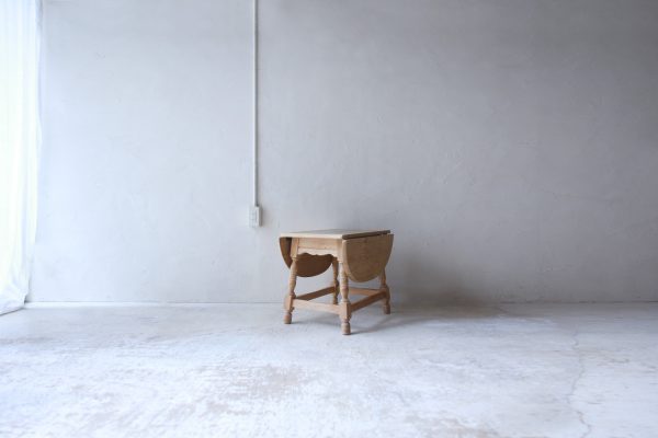 北欧ヴィンテージ家具 ／デンマーク製オーク材バタフライタイルテーブル
