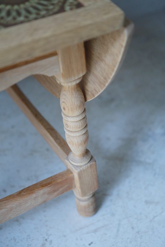 北欧ヴィンテージ家具 ／デンマーク製オーク材バタフライタイルテーブル