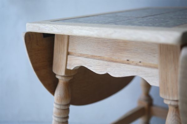 北欧ヴィンテージ家具 ／デンマーク製オーク材バタフライタイルテーブル