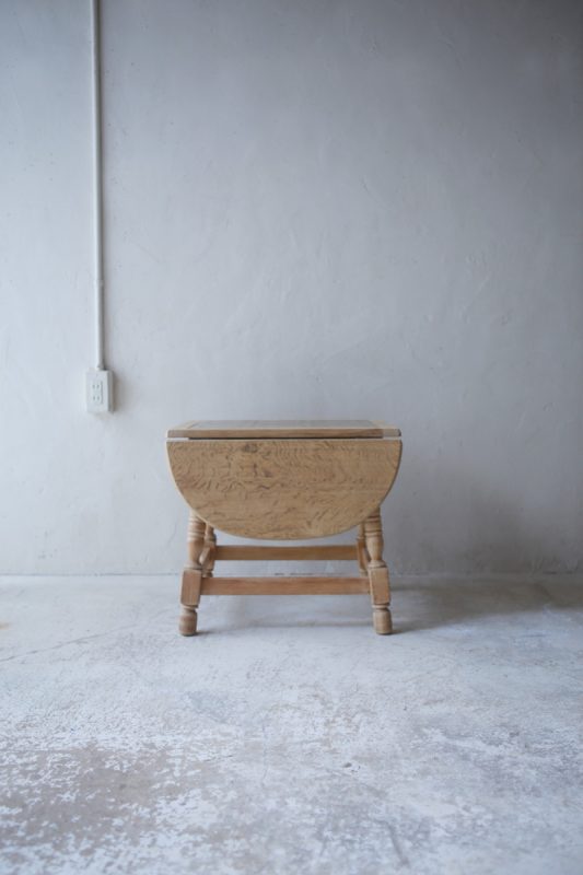 北欧ヴィンテージ家具 ／デンマーク製オーク材バタフライタイルテーブル