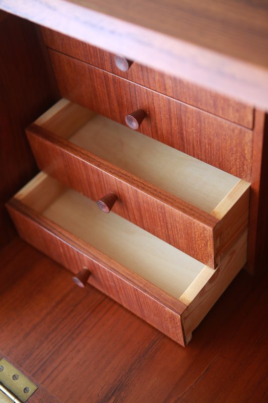 北欧ヴィンテージ家具 ／デンマーク製チーク材ライティングビューロー