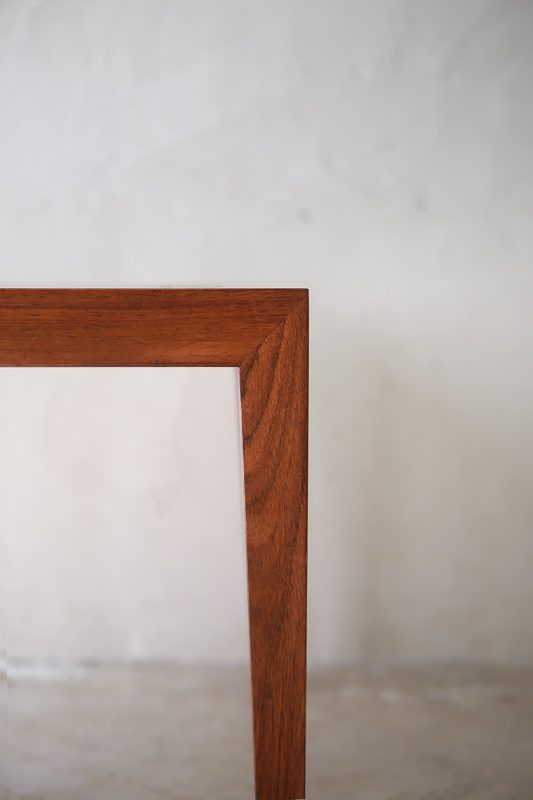 北欧ヴィンテージ家具　Severin Hansen （セヴェリン・ハンセン）デザインによるロイヤルコペンハーゲンのタイルを使用したデンマーク製ローズウッドタイルテーブル