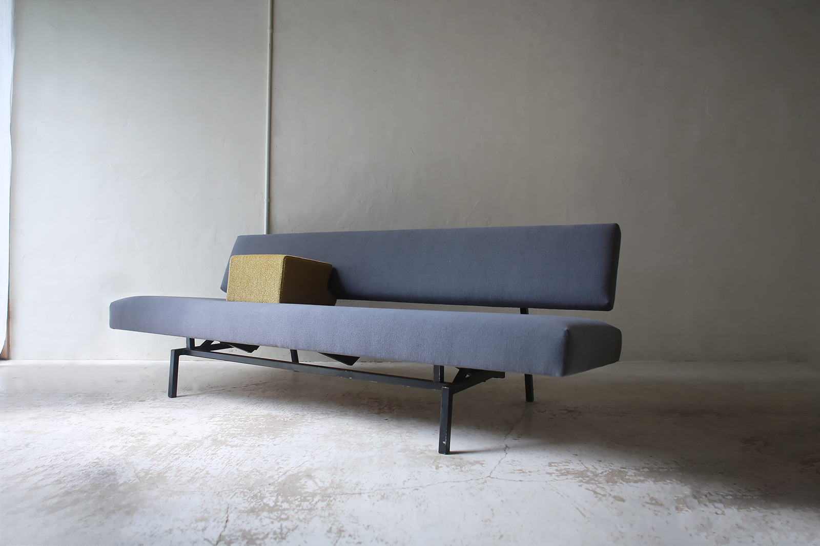 北欧ヨーロッパ　ヴィンテージ家具　オランダ Martin Visser デザインによるSpectrum社製ディベッド br03 
