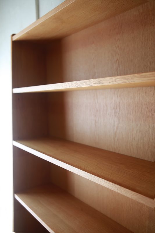 北欧ヴィンテージ家具　Johannes Sorth （ヨハネス・ソース）デザインによるオーク材ブックシェルフ