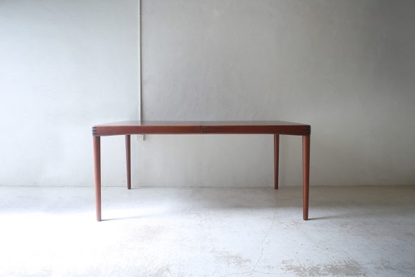 北欧ヴィンテージ家具／デンマークのデザイナーH.W. Klein（ヘンリー・ウォルター・クレイン ）デザインによるBramin社製チーク材ダイニングテーブル