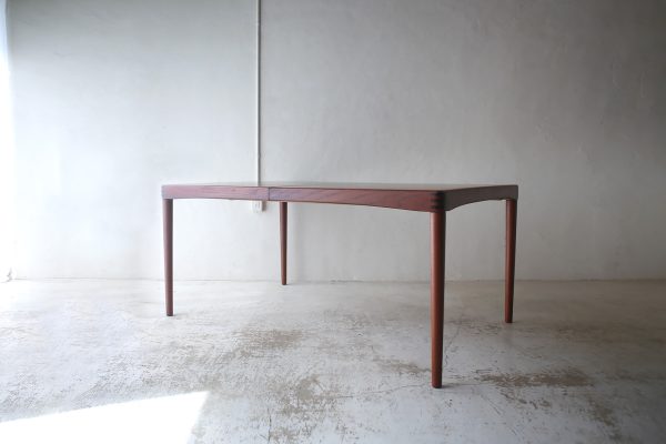北欧ヴィンテージ家具／デンマークのデザイナーH.W. Klein（ヘンリー・ウォルター・クレイン ）デザインによるBramin社製チーク材ダイニングテーブル
