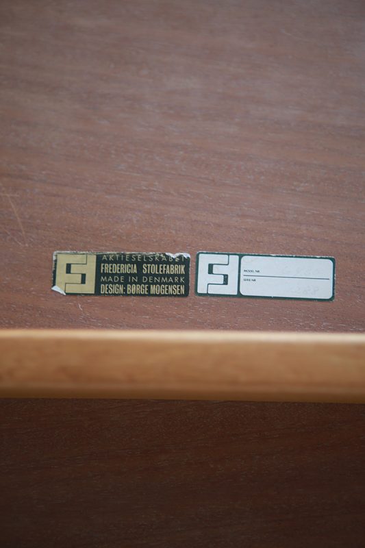 北欧ヴィンテージ家具／デンマークのデザイナーBorge Mogensen （ボーエ・モーエンセン）デザインによるオーク材ラウンドダイニングテーブル