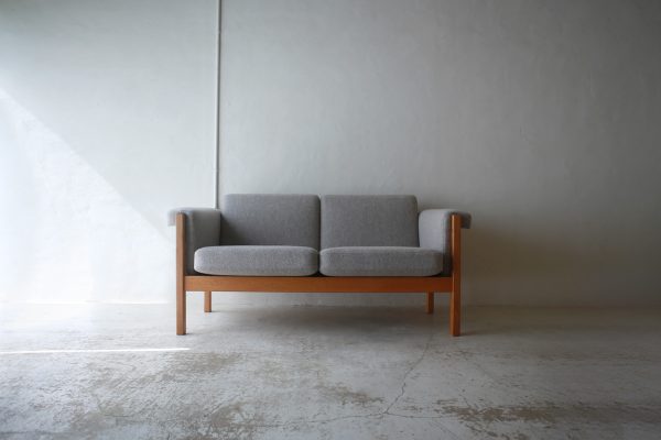北欧ヴィンテージ家具／デンマークのデザイナー Hans.J.Wegner（ハンス・ウェグナー ）デザインによるGETAMA社製オーク材ソファ「GE40」