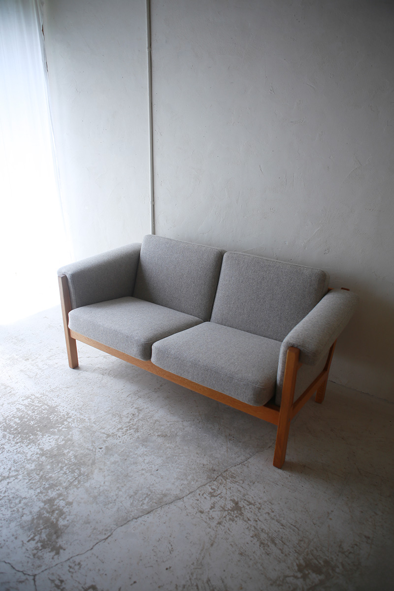 北欧ヴィンテージ家具／デンマークのデザイナー Hans.J.Wegner（ハンス・ウェグナー ）デザインによるGETAMA社製オーク材ソファ「GE40」
