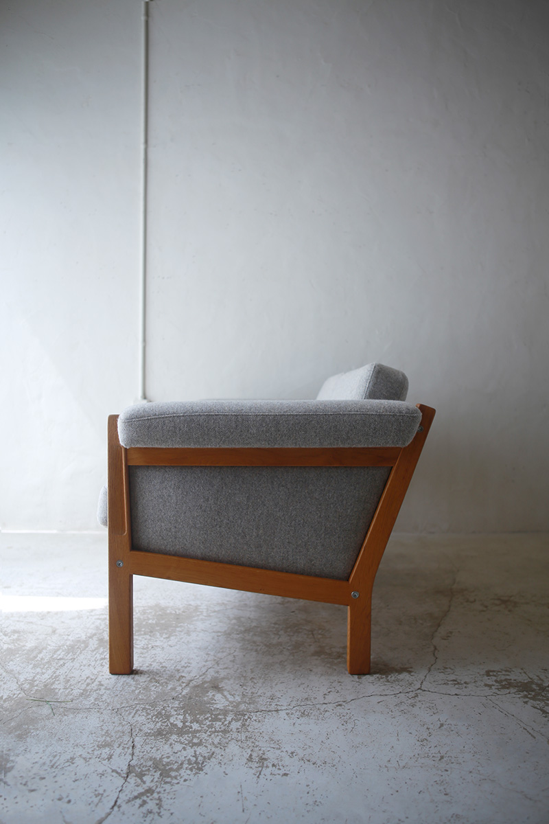 北欧ヴィンテージ家具／デンマークのデザイナー Hans.J.Wegner（ハンス・ウェグナー ）デザインによるGETAMA社製オーク材ソファ「GE40」