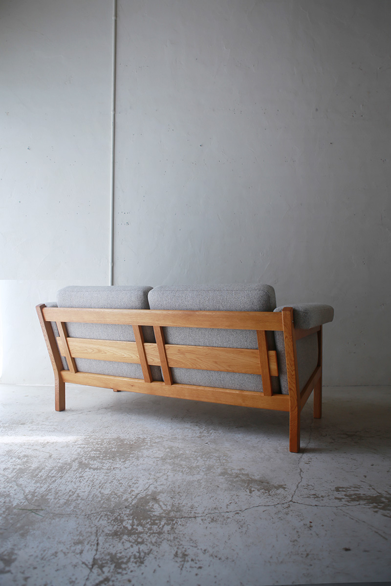 北欧ヴィンテージ家具／デンマークのデザイナー Hans.J.Wegner（ハンス・ウェグナー ）デザインによるGETAMA社製オーク材ソファ「GE40」