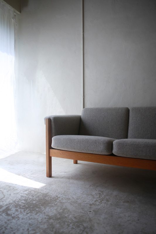 北欧ヴィンテージ家具／デンマークのデザイナー Hans.J.Wegner（ハンス・ウェグナー ）デザインによるGETAMA社製オーク材ソファ「GE40」