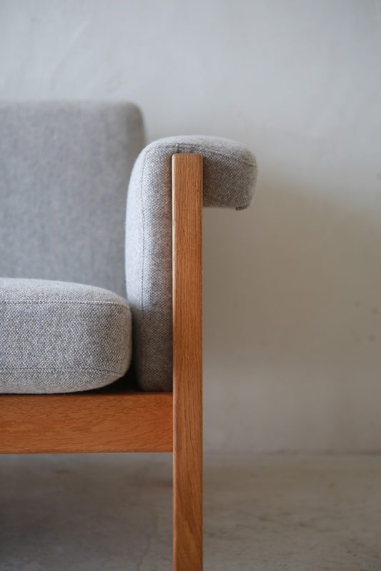 北欧ヴィンテージ家具／デンマークのデザイナー Hans.J.Wegner（ハンス・ウェグナー ）デザインによるGETAMA社製オーク材ソファ「GE40」