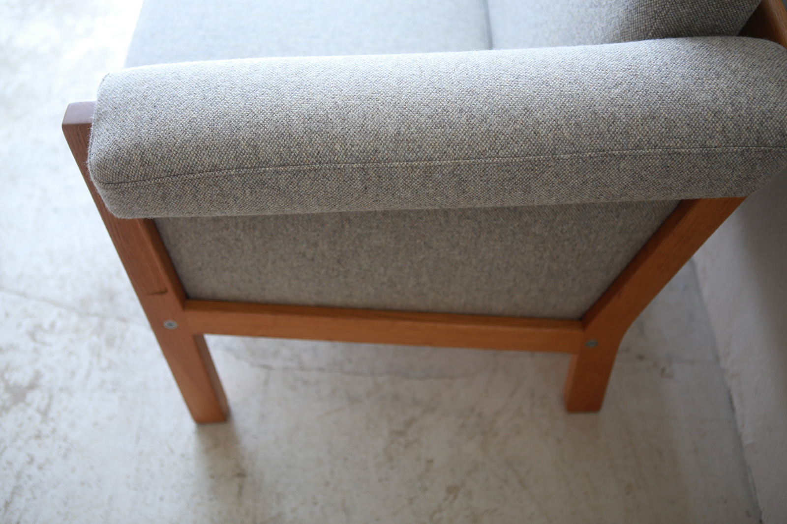 北欧ヴィンテージ家具／デンマークのデザイナー Hans.J.Wegner（ハンス・ウェグナー ）デザインによるGETAMA社製オーク材ソファ「GE40」