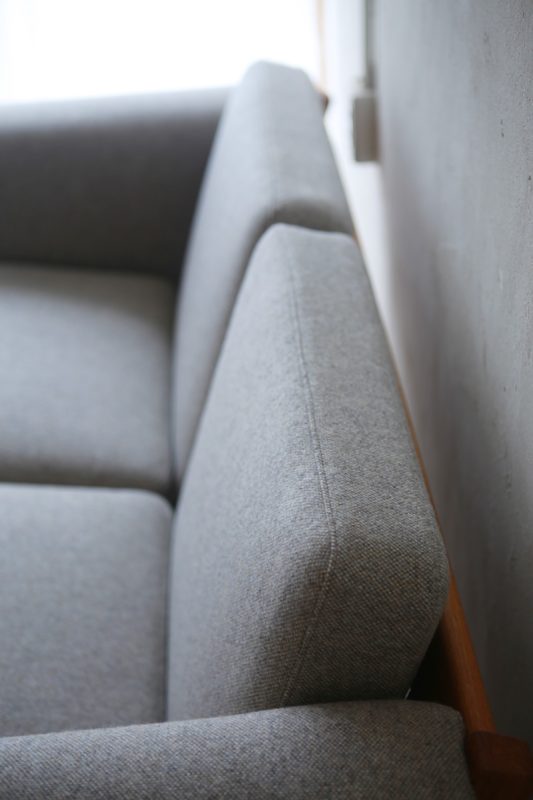 北欧ヴィンテージ家具／デンマークのデザイナー Hans.J.Wegner（ハンス・ウェグナー ）デザインによるGETAMA社製オーク材ソファ「GE40」