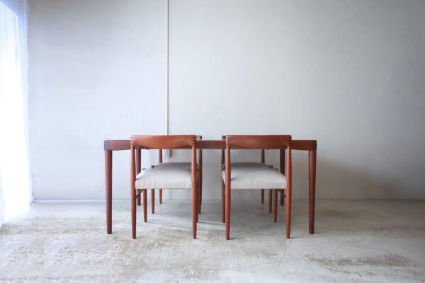 北欧ヴィンテージ家具／デンマークのデザイナーH.W. Klein（ヘンリー・ウォルター・クレイン ）デザインによるBramin社製チーク材ダイニングテーブル