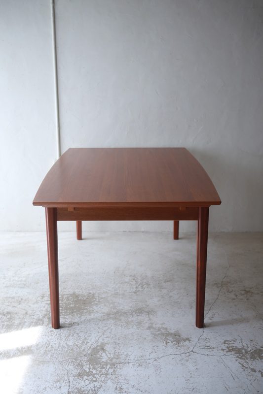 北欧ヴィンテージ家具　デンマーク Skovby社製 チーク材ダイニングテーブル