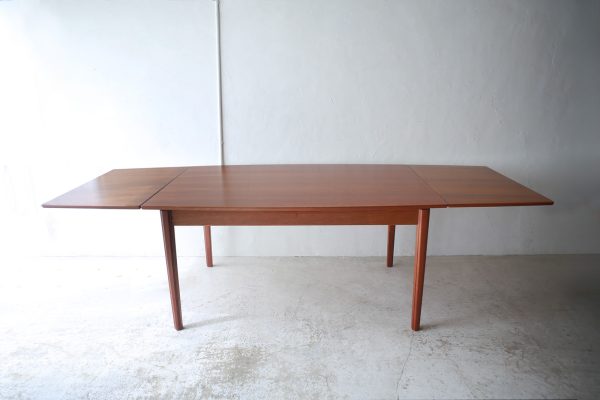 北欧ヴィンテージ家具　デンマーク Skovby社製 チーク材ダイニングテーブル