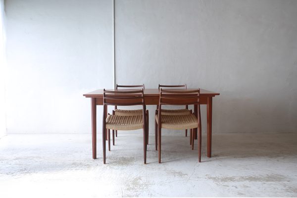 北欧ヴィンテージ家具　デンマーク Skovby社製 チーク材ダイニングテーブル