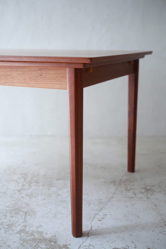 北欧ヴィンテージ家具　デンマーク Skovby社製 チーク材ダイニングテーブル