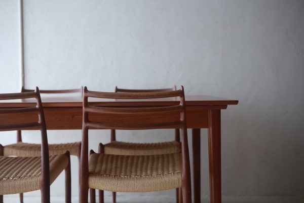 北欧ヴィンテージ家具　デンマーク Skovby社製 チーク材ダイニングテーブル