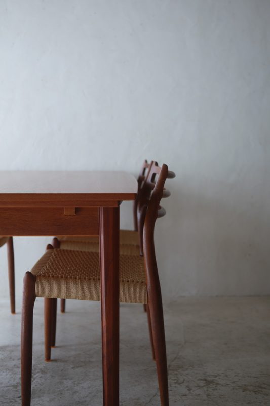 北欧ヴィンテージ家具　デンマーク Skovby社製 チーク材ダイニングテーブル