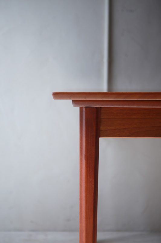 北欧ヴィンテージ家具　デンマーク Skovby社製 チーク材ダイニングテーブル